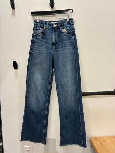 Zara High-Waisted Raw Hem Straight Leg Jeans sz 4