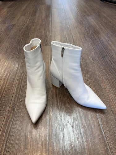Gianvito Rossi White Leather Pointed-Toe Ankle Booties sz 37 1/2