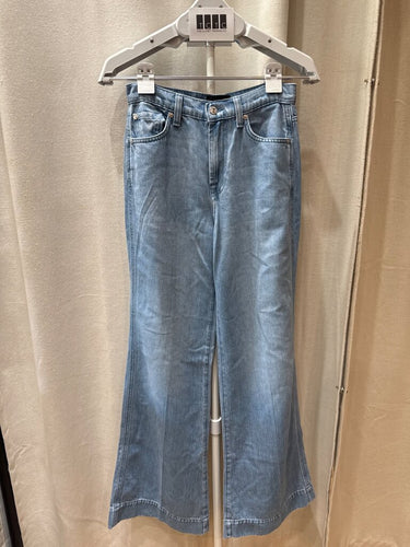 7 For All Mankind Light Wash Flare Jeans sz 24