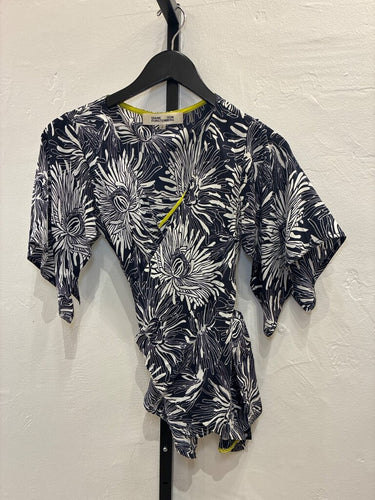 Diane von Furstenberg Black and White Floral Kimono Sleeve Wrap Top sz 0