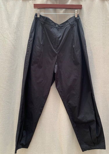LE BOP Black Pleated Tapered Leg Pants sz M