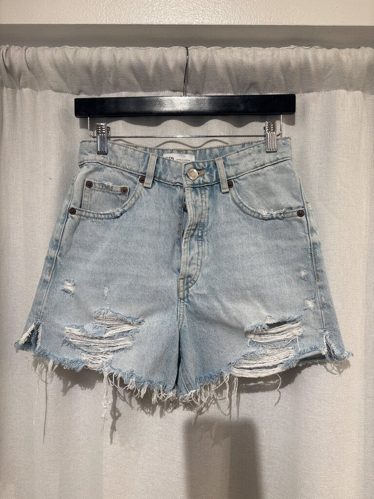 Zara Distressed Light Wash Denim Shorts sz 4