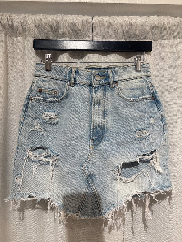 Pilcro Distressed Denim Mini Skirt sz 2
