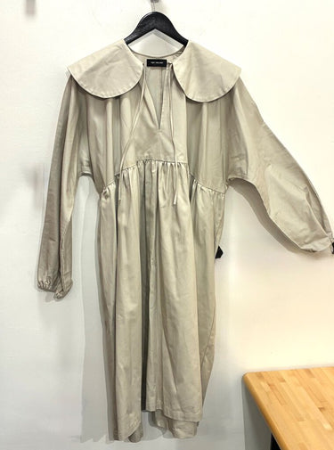 Toit Volant Oversized Collar Long Sleeve Midi Dress