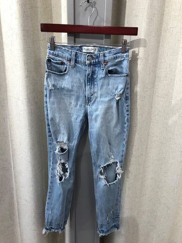 Abercrombie & Fitch High Rise Mom Jean Light Wash Distressed sz 24 / 00R
