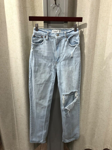 Abercrombie & Fitch Light Wash Distressed '90s Straight Ultra High Rise Jeans sz 24 / 00R