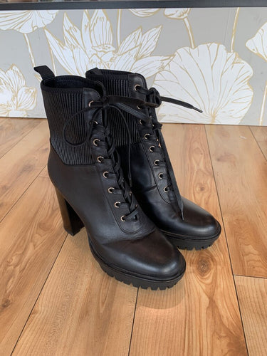 Gianvito Rossi Black Leather Ribbed Knit Lace-Up Lug Sole Ankle Boots sz 39