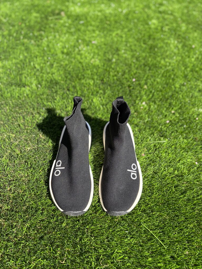 Alo Velocity Knit Sneaker sz 6