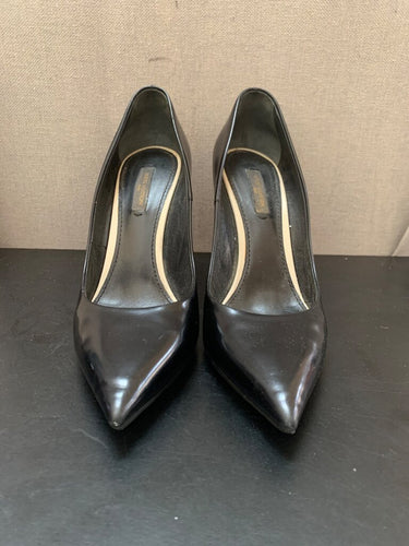 Louis Vuitton Black Pointed Toe Stiletto Pumps with Gold Detail Size 38 sz 38