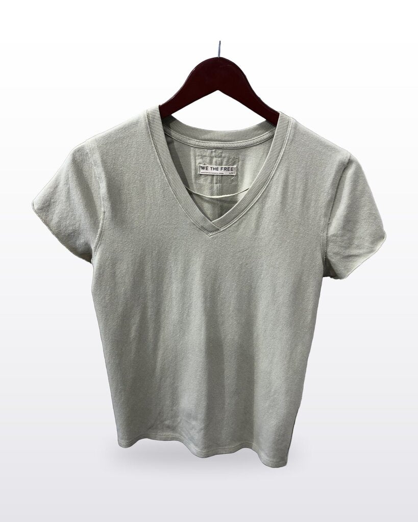 We The Free Sage Green V-Neck Short Sleeve Tee sz L