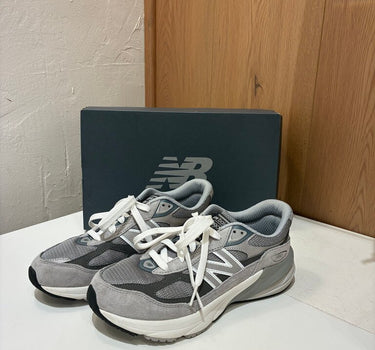 New Balance 990 Sneakers size 8.5