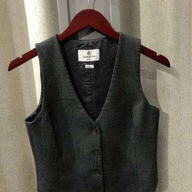 Babaton Aritzia Fitted Sleeveless Vest