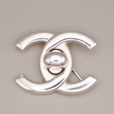 Chanel Vintage CC Turnlock Brooch Metal